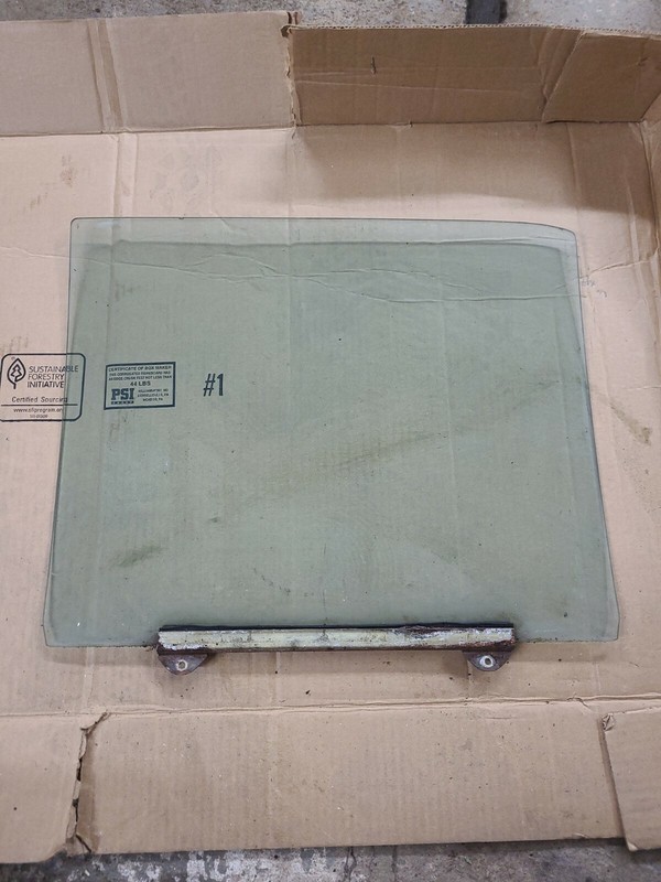 MERCEDES BENZ 220 D/8W115 PASS RIGHT REAR WINDOW