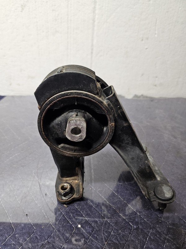 2010 toyota prius rear lower engine motor mount OEM