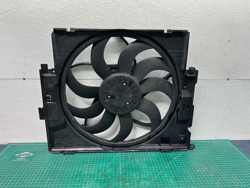 12-18 BMW 228i 320i 328i N20 ENGINE RADIATOR COOLING FAN MOTOR OEM