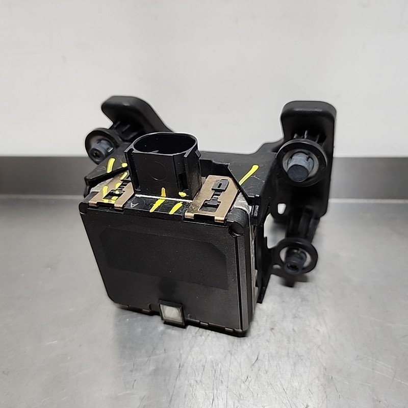 2016 - 2019 Volkswagen PassatAdaptive Cruise Distance Radar Sensor 561 907 561 B