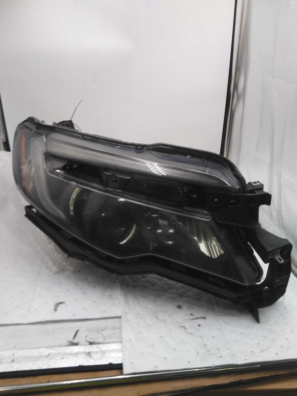 2016 Honda Pilot Right Headlight Assembly Blue SLIGHT HAZE 136K Miles