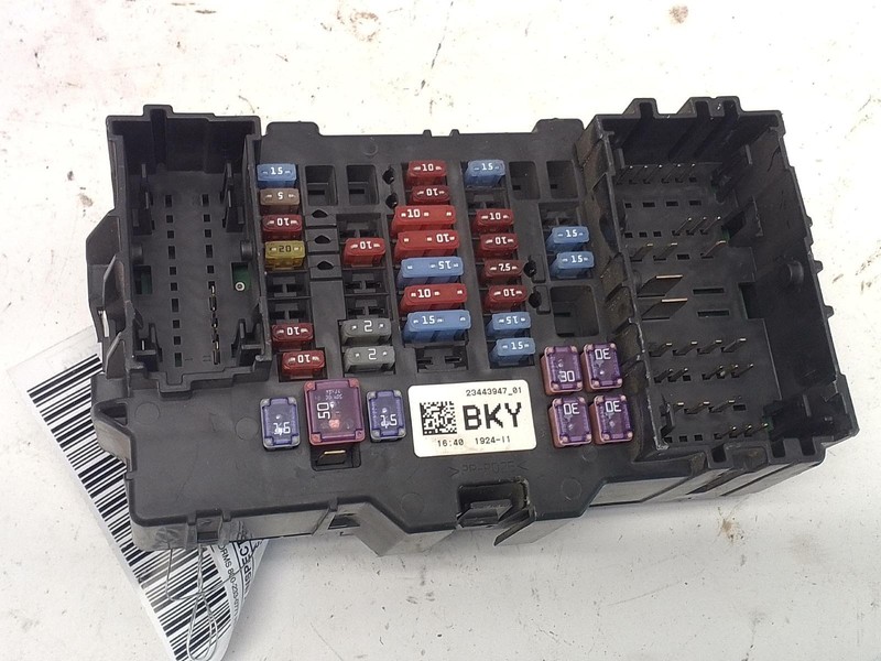2015 GMC SIERRA 2500 SLT 3.6L UNDER DASH LEFT SIDE FUSE RELAY BOX MODULE OEM