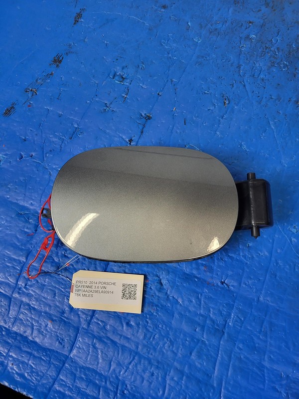 Used Oem Porsche Fuel Filler Door Housing for Cayenne 7P5809857C 2011-2018
