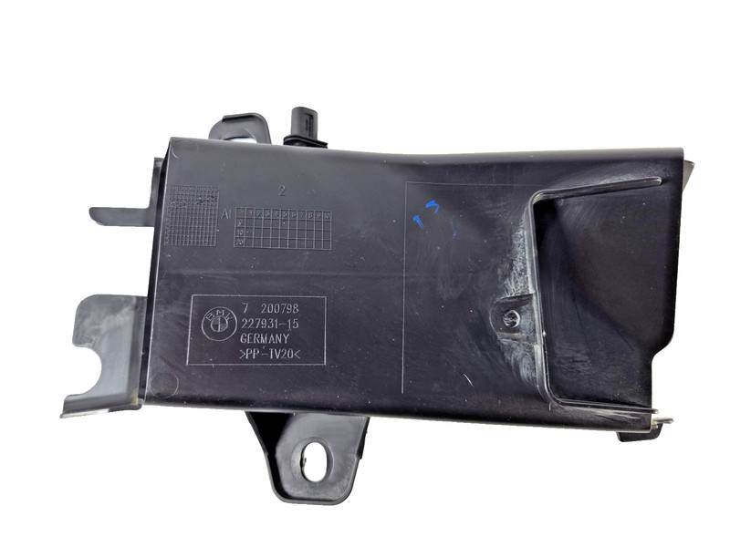 2010 2017 BMW 528i 535d 550i Right Passenger Radiator Air Duct Vent Channel OEM