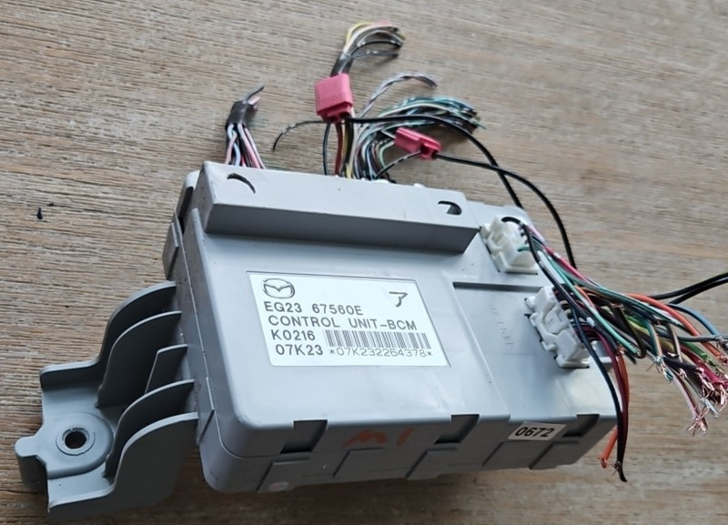 2008-2009 Mazda CX-7 Body Control Module Computer Unit EG23 67560E bcm pig tail
