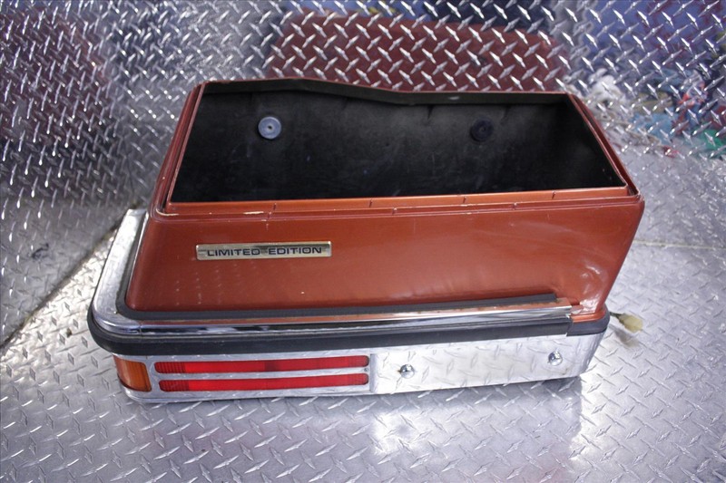 85 HONDA GL 1200 L GOLD WING REAR RIGHT SADDLE BAG STORAGE CONTAINER BOX GL1200
