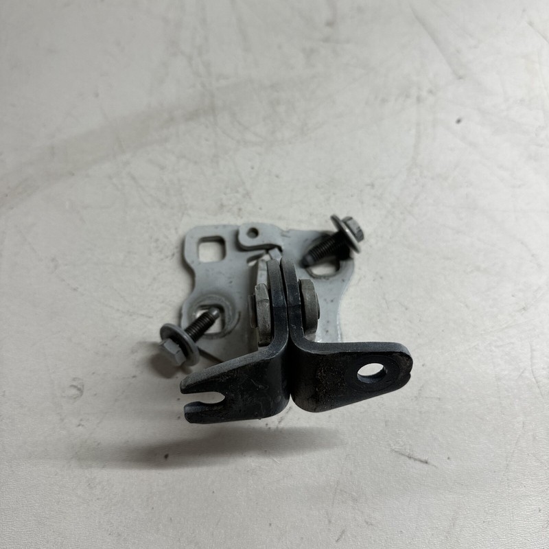 2017- 2021 TESLA MODEL 3 DOOR HINGE RIGHT FrontLOWEROEM N-4436 B74