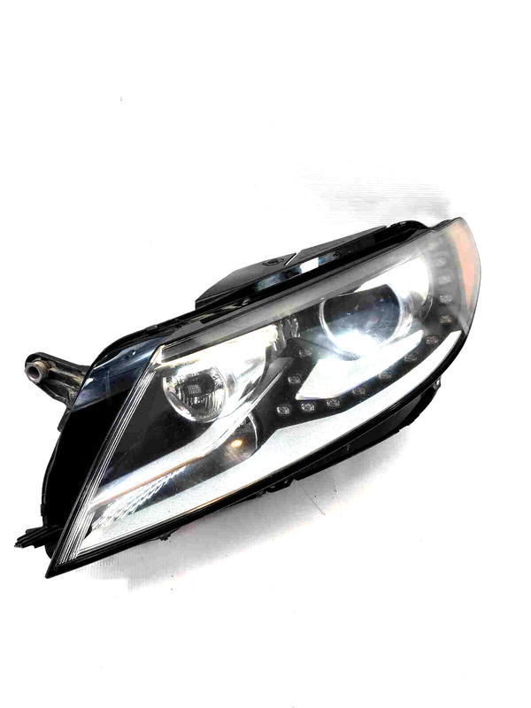 2013 Volkswgn CC LH Driver Side Xenon Headlight Assembly Light Scratches Pitting