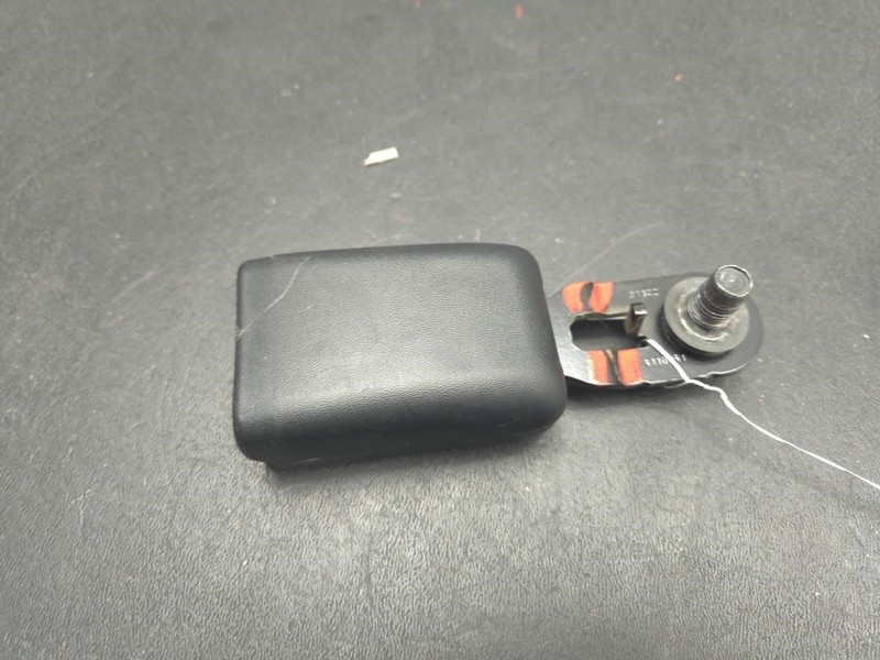 Rear Center Seat Belt Buckle 2019 Jeep Grand Cherokee 6JX08DX9AA 2020 2021 X