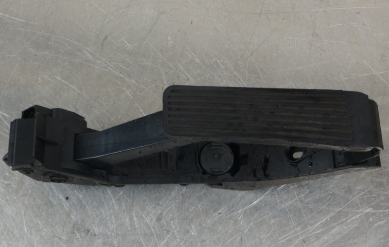 07-14 Mercedes W216 CL550 CL600 S400 S63 Gas Accelerator Pedal 2213000104 OEM