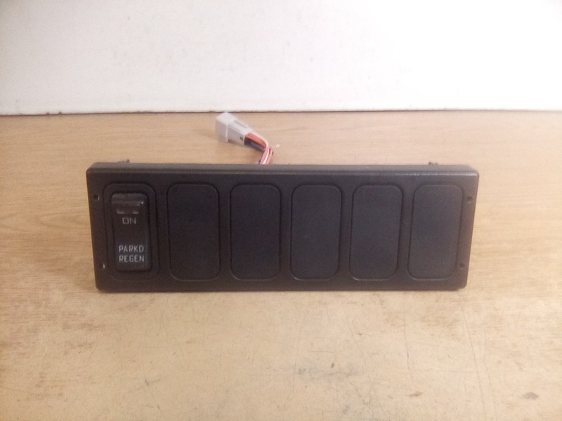 International 3575432C5 Switch Panel