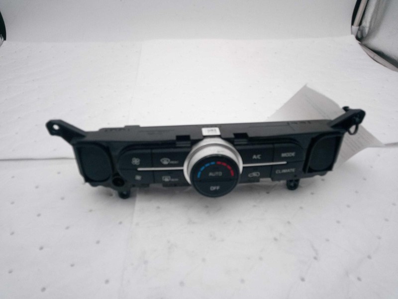 2018 KIA SOUL A/C Selector Switch OEM Blue 97250B2GQ1CA 105K Miles