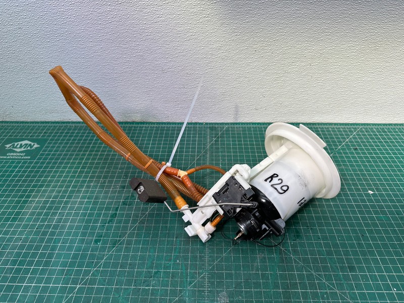 10-18 Mercedes E-class W212 FUEL PUMP SENDING UNIT OEM