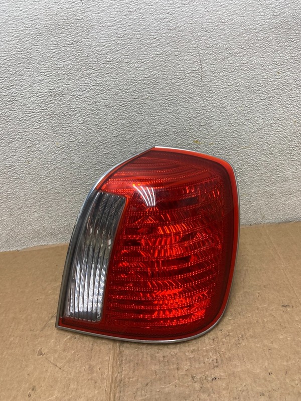 2004 to 2005 Hyundai XG350 Passenger Right Side Tail Light AA1510 PS