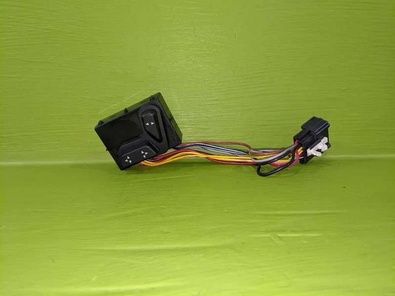 03 04 05 06 07 08 TOWN CAR RIGHT FRONT PASSENGER SEAT ADJUSTMENT SWITCH 3780-14
