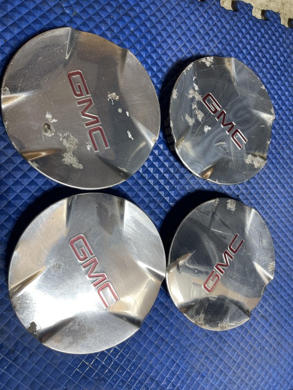 02-09 GMC ENVOY OEM HUB CAP COVERS WITH WEAR OEM TESTED