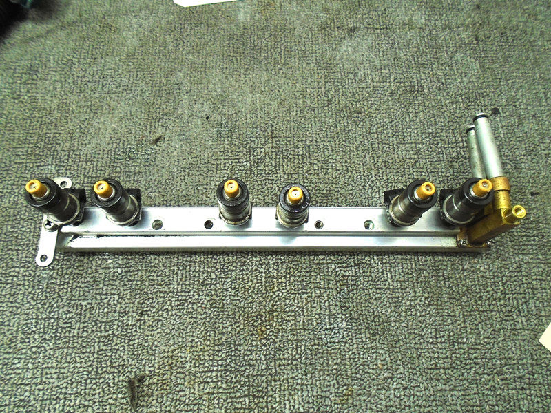 USED OEM MERCURY MARINER FUEL RAIL W INJECTORS (6) 8276991 225-300HP OUTBOARD