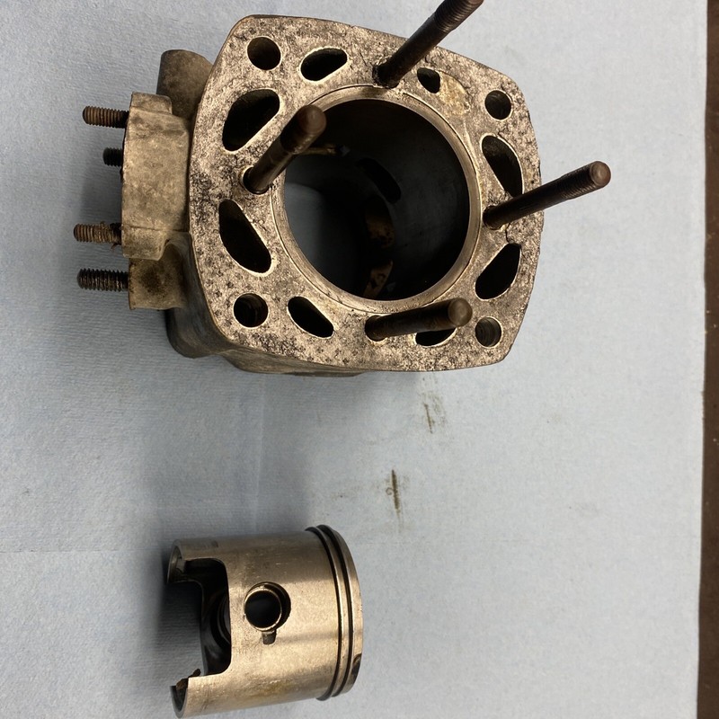 1984 - 1987 Polaris Indy 600 Triple Fuji Motor Cylinder Jug Piston