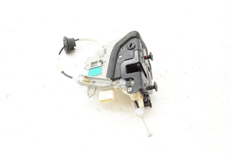 2015-2019 Porsche Macan S 3.0L Passenger Right Rear Door Latch 8K0839016