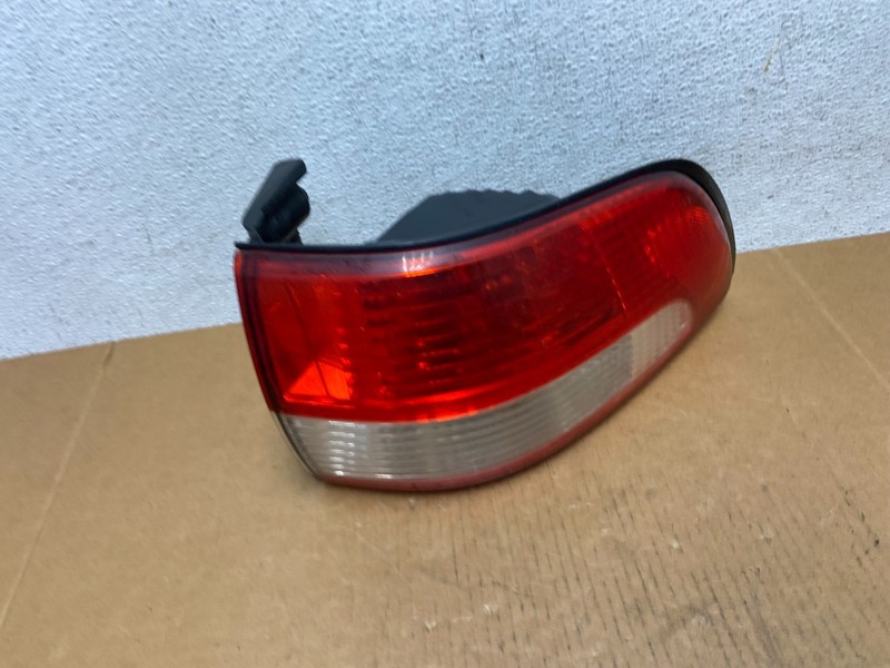 2001 2002 2003 Toyota Sienna Right Passenger Rh Side Tail Light OEM AD9097 DW