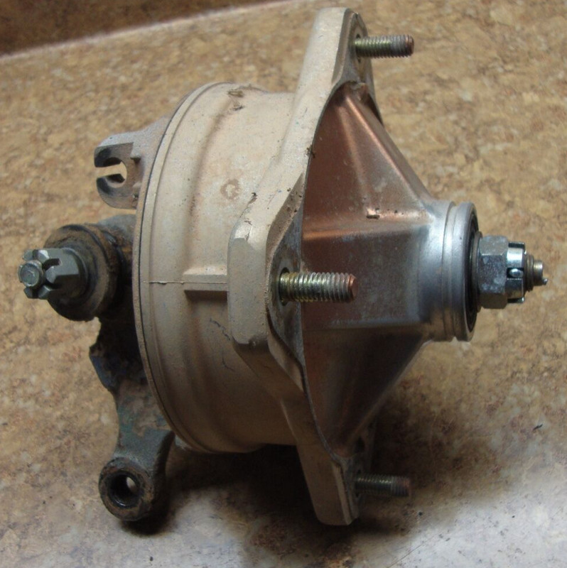 87 YAMAHA YFM200 YFM 200 MOTO 4 ATV Brake Spindle Right Front Wheel Hub Mount J3