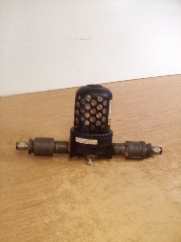 Master Pneumatic L28D-6 Lubricator W/ (2) Ward 3/4" Couplers