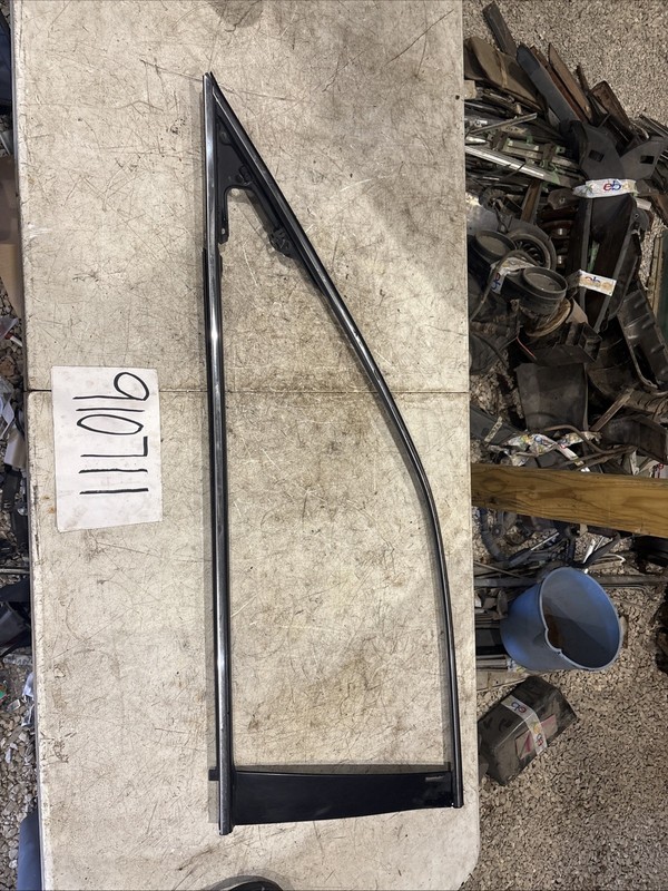2006 - 2011 CADILLAC DTS FRONT LEFTDOOR WINDOW EXTERIOR MOLDING GARNISH TRIM