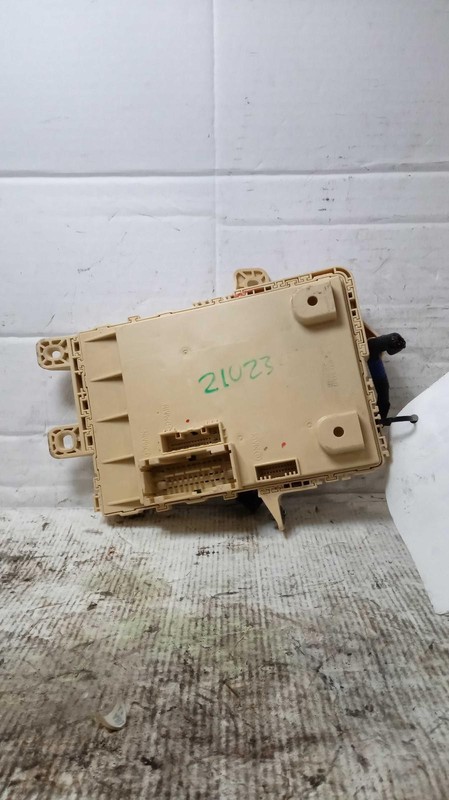 2016 Hyundai Elantra Body Control Module BCM 95400A5585 OEM Used Black
