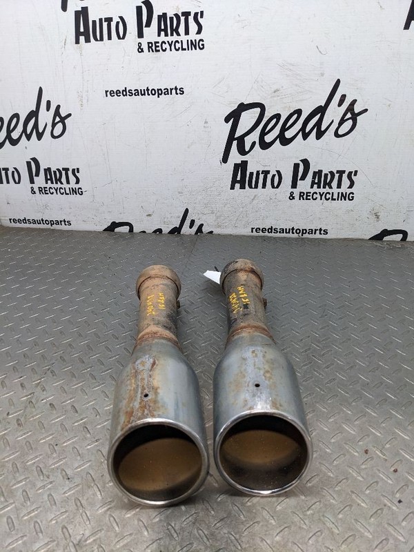 RAM1500 2017 Muffler Exhaust Tips OEM Pair Chrome Tips 1174016