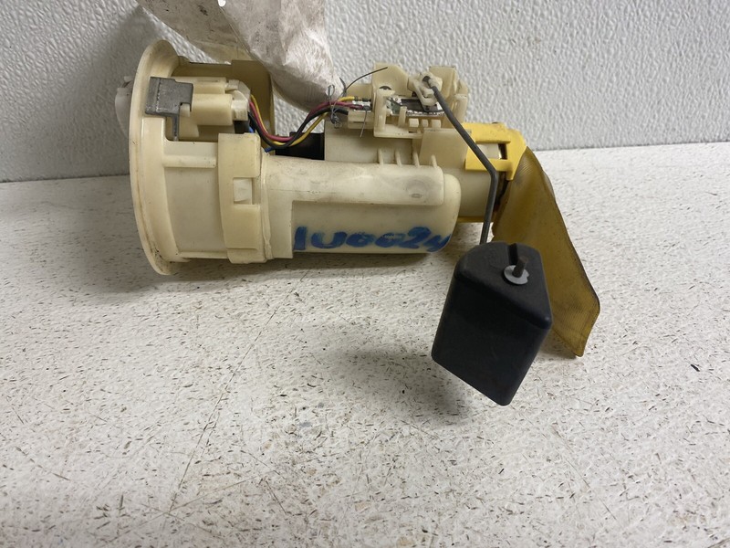 2004-2006 Toyota Camry Fuel Pump w Sending Unit & Bracket Oem