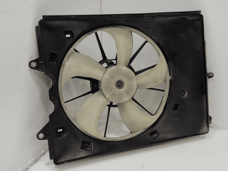 2016-22 Honda Pilot 3.5L Radiator Driver Side Cooling Fan Shroud Blade Motor OEM