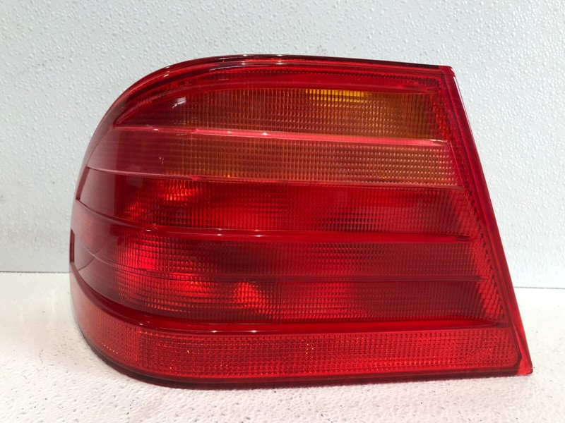 96-99 MERCEDES E320 LEFT LH DRIVER SIDE REAR TAIL LIGHT LAMP OEM