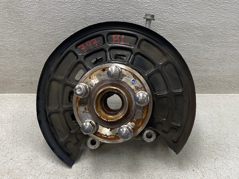 2020-2024 CADILLAC CT5 REAR LEFT DRIVER SIDE SPINDLE KNUCKLE OEM LOT797