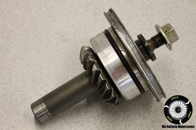 82 YAMAHA XJ 750 MAXIM ENGINE MOTOR OUTPUT DRIVE GEAR SHAFT OEM XJ750