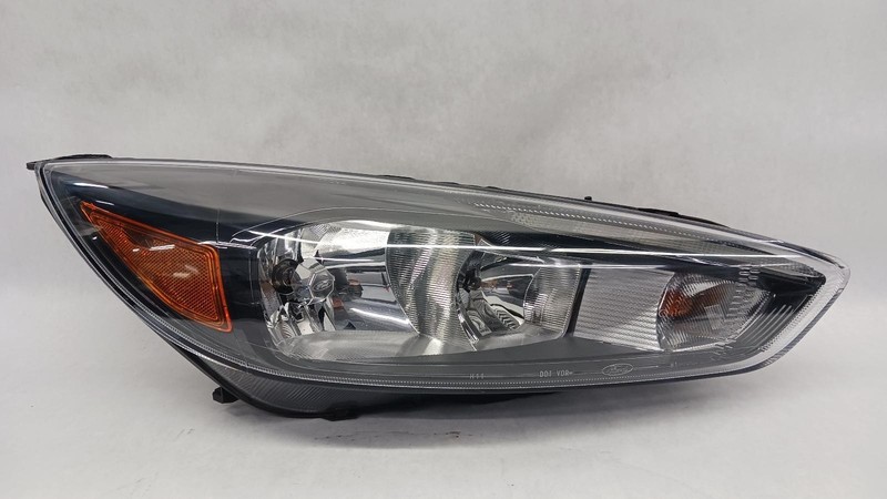 15-'18 FORD FOCUS Right passenger headlight halogen OEM Grade A!