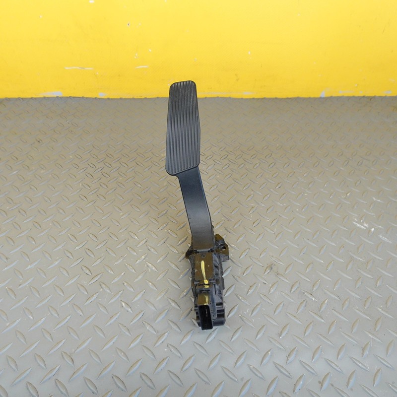 2017-2024 CHRYSLER PACIFICA GAS PEDAL ACCELERATOR SENSOR OEM 04581677AB