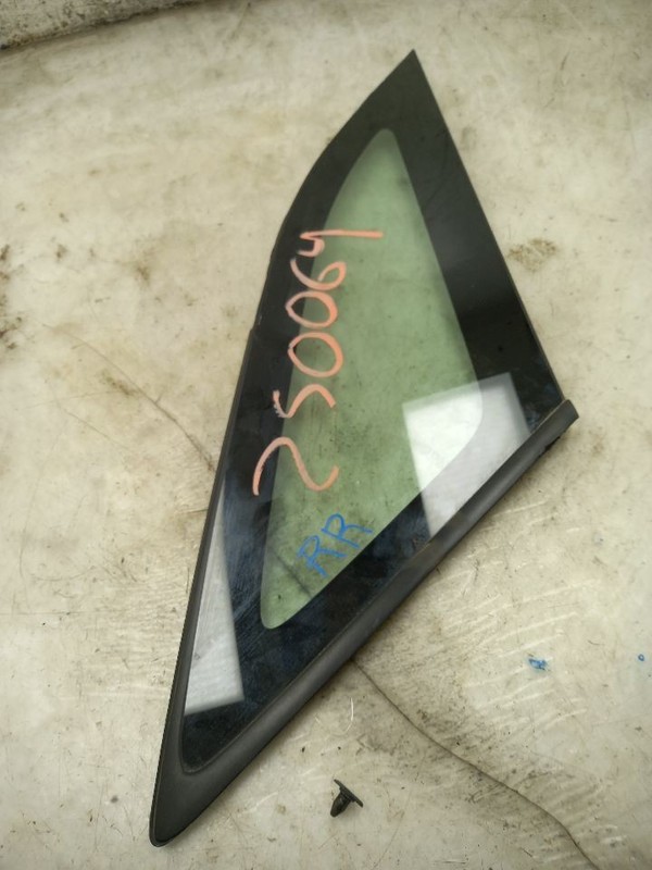 02 03 04 05 LEXUS IS300 SPORT PASSENGER RIGHT QUARTER GLASS