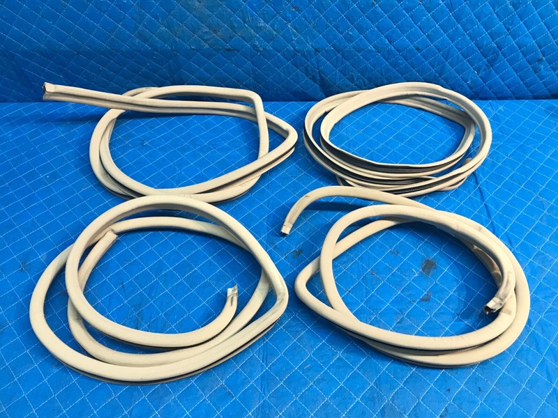 1995 Mercedes S500 Front Rear Set Door Window Frame Weather Strip Seal Molding