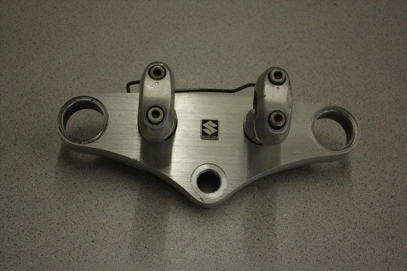 04 SUZUKI VL 800 INTRUDER VOLUSIA UPPER TRIPLE TREE CLAMP W/RISER CLAMPS VL800