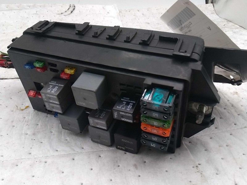 2000 Pontiac Grand Prix Fuse Box OEM 15358595 15404323 Used 112K Miles