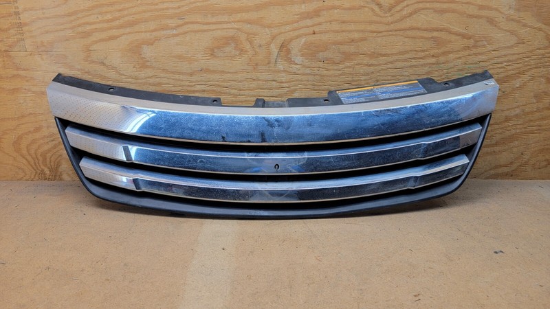2007 2008 2009 Suzuki XL-7 Front Upper Grill Grille Chrome OEM