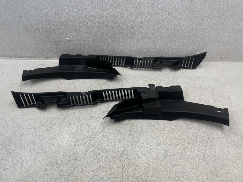 2018-2022 Volvo XC60 Front Left Right Fender Ledge Vent Cowl Duct Set 1603 OEM
