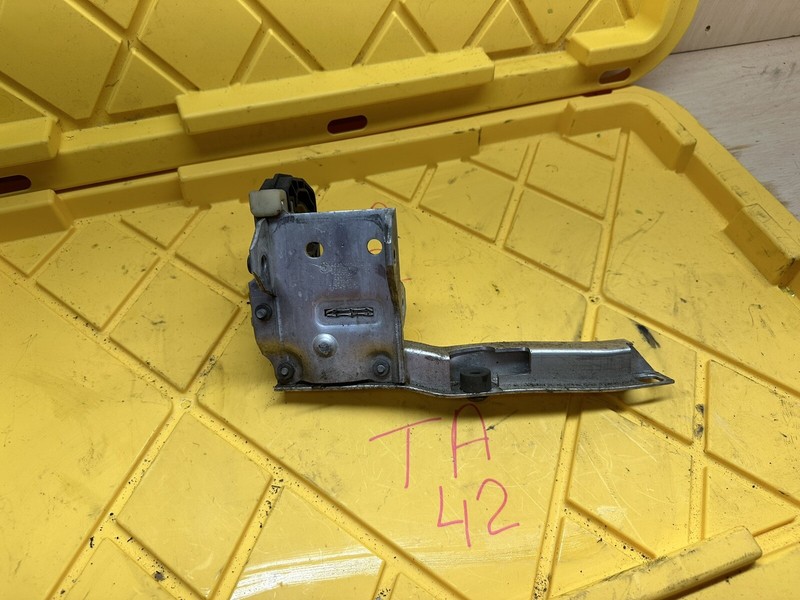 2011 - 2016 Bmw 5 Series F10 Bracket Support Mount Bumper Radiator Front Oem