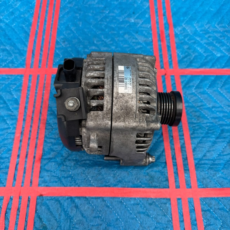 2012–2016 BMW 328i F30 Alternator 14V 210A OEM 760506102