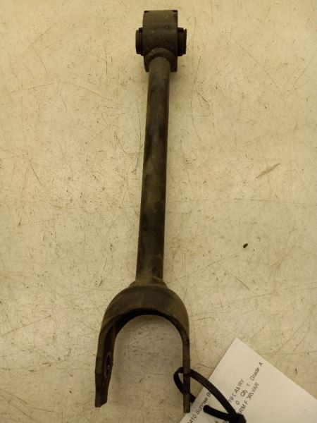 18-22 TOYOTA CAMRY FWD PASSENGER SIDE REAR LOWER CONTROL LOCATING ARM ASSEMBLY