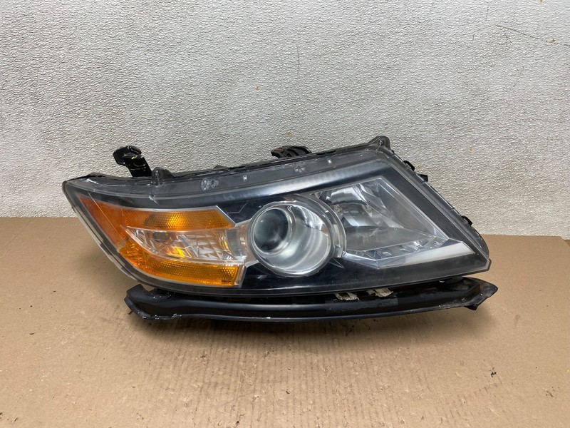 2011 to 2013 Honda Odyssey Front Right Passenger Headlight XENON Oem AB6021 DW
