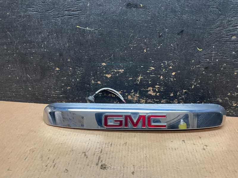 2007-2012 GMC Acadia Chrome Tailgate Rear Finish Molding Back W/Camera AC1875 DG