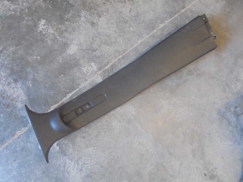 2003 Jeep Liberty Sport 3.7L 3.7 B Pillar Cover Panel Left Driver Side Trim Belt