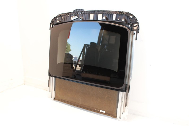 24-25 Kia EV9 Sun Roof Glass with Motor and Frame