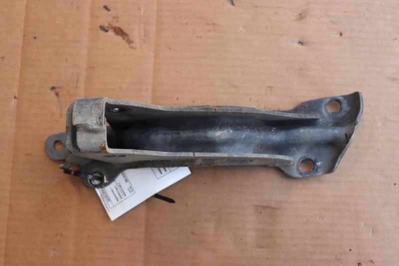 2018-2020 DODGE GRAND CARAVAN FWD REAR TRAILING ARM SUPPPORT BRACKET OEM